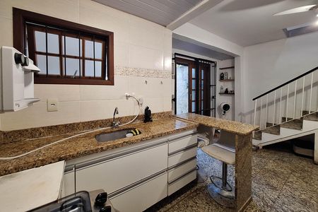 Casa à venda com 352m², 5 quartos e 3 vagas Casa à venda com 352m², 5 quartos e 3 vagasAnexo