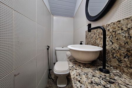 Casa à venda com 352m², 5 quartos e 3 vagas Casa à venda com 352m², 5 quartos e 3 vagasAnexo
