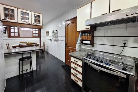 Casa à venda com 352m², 5 quartos e 3 vagas Casa à venda com 352m², 5 quartos e 3 vagasCozinha