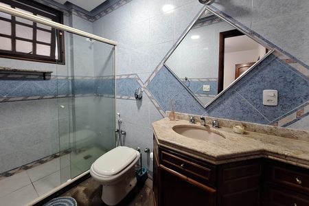 Casa à venda com 352m², 5 quartos e 3 vagas Casa à venda com 352m², 5 quartos e 3 vagasBanheiro da Suíte 2