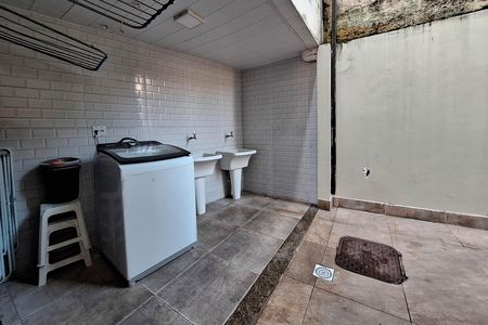 Casa à venda com 352m², 5 quartos e 3 vagas Casa à venda com 352m², 5 quartos e 3 vagasÁrea de Serviço