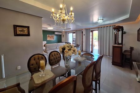 Casa à venda com 352m², 5 quartos e 3 vagas Casa à venda com 352m², 5 quartos e 3 vagasSala