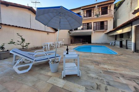 Casa à venda com 352m², 5 quartos e 3 vagas Casa à venda com 352m², 5 quartos e 3 vagasQuintal