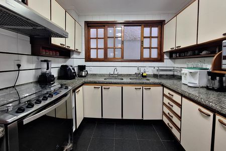 Casa à venda com 352m², 5 quartos e 3 vagas Casa à venda com 352m², 5 quartos e 3 vagasCozinha