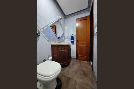 Casa à venda com 352m², 5 quartos e 3 vagas Casa à venda com 352m², 5 quartos e 3 vagasBanheiro da Suíte 2