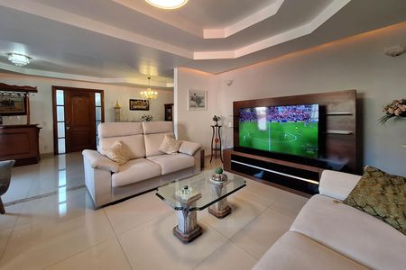 Casa à venda com 352m², 5 quartos e 3 vagas Casa à venda com 352m², 5 quartos e 3 vagasSala