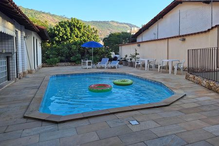 Casa à venda com 352m², 5 quartos e 3 vagas Casa à venda com 352m², 5 quartos e 3 vagasQuintal