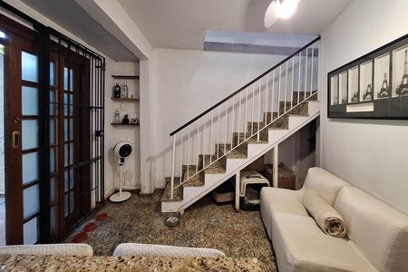 Casa à venda com 352m², 5 quartos e 3 vagas Casa à venda com 352m², 5 quartos e 3 vagasAnexo