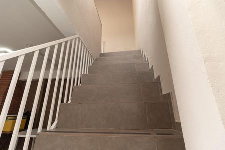 Casa para alugar com 350m², 4 quartos e 2 vagas Casa para alugar com 350m², 4 quartos e 2 vagasEscada terraço