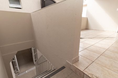 Casa para alugar com 350m², 4 quartos e 2 vagas Casa para alugar com 350m², 4 quartos e 2 vagasEscada terraço