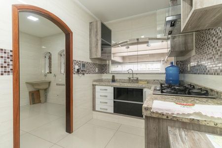 Casa para alugar com 350m², 4 quartos e 2 vagas Casa para alugar com 350m², 4 quartos e 2 vagasCozinha