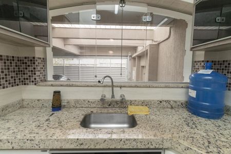Casa para alugar com 350m², 4 quartos e 2 vagas Casa para alugar com 350m², 4 quartos e 2 vagasCozinha
