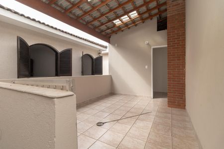 Casa para alugar com 350m², 4 quartos e 2 vagas Casa para alugar com 350m², 4 quartos e 2 vagasTerraço dos fundos