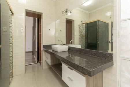 Casa para alugar com 350m², 4 quartos e 2 vagas Casa para alugar com 350m², 4 quartos e 2 vagasBanheiro da Suíte 1