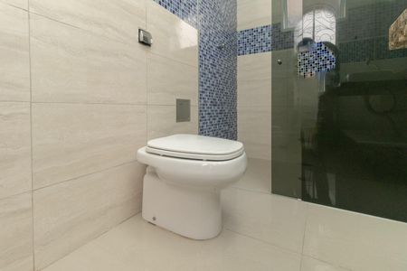 Casa para alugar com 350m², 4 quartos e 2 vagas Casa para alugar com 350m², 4 quartos e 2 vagasBanheiro da Suíte 2