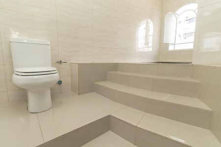 Banheiro da Suíte 1 de casa para alugar com 4 quartos, 350m² em Jardim Avelino, São Paulo