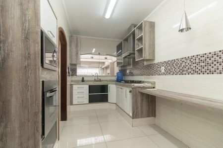 Casa para alugar com 350m², 4 quartos e 2 vagas Casa para alugar com 350m², 4 quartos e 2 vagasCozinha