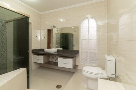 Casa para alugar com 350m², 4 quartos e 2 vagas Casa para alugar com 350m², 4 quartos e 2 vagasBanheiro da Suíte 1