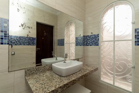 Casa para alugar com 350m², 4 quartos e 2 vagas Casa para alugar com 350m², 4 quartos e 2 vagasBanheiro da Suíte 2