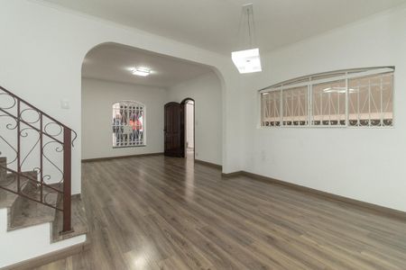 Casa para alugar com 350m², 4 quartos e 2 vagas Casa para alugar com 350m², 4 quartos e 2 vagasSala