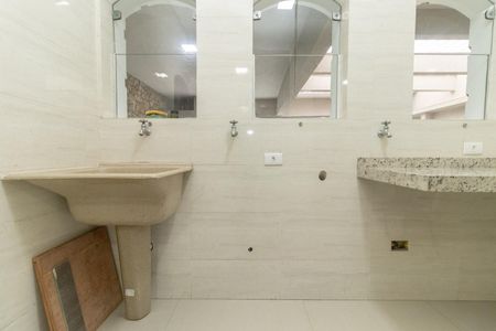 Área de Serviço de casa para alugar com 4 quartos, 350m² em Jardim Avelino, São Paulo