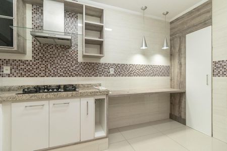 Casa para alugar com 350m², 4 quartos e 2 vagas Casa para alugar com 350m², 4 quartos e 2 vagasCozinha