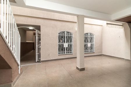 Casa para alugar com 350m², 4 quartos e 2 vagas Casa para alugar com 350m², 4 quartos e 2 vagasQuintal - Churrasqueira