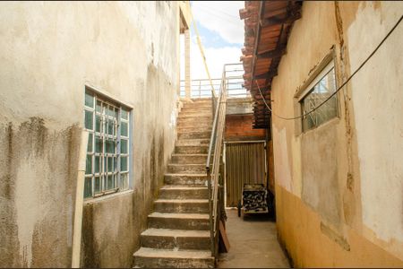 Escada de Acesso de casa à venda com 2 quartos, 196m² em Setor Estrela Dalva, Goiânia