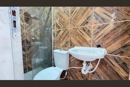 Banheiro de kitnet/studio para alugar com 1 quarto, 60m² em Mussurunga, Salvador