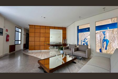 Apartamento à venda com 212m², 4 quartos e 3 vagas Apartamento à venda com 212m², 4 quartos e 3 vagasHall social
