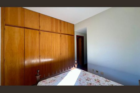 Apartamento à venda com 212m², 4 quartos e 3 vagas Apartamento à venda com 212m², 4 quartos e 3 vagasQuarto