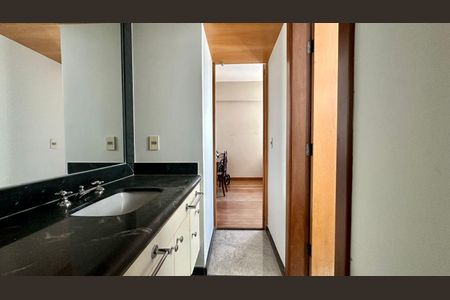Apartamento à venda com 212m², 4 quartos e 3 vagas Apartamento à venda com 212m², 4 quartos e 3 vagasBanheiro