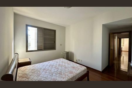 Apartamento à venda com 212m², 4 quartos e 3 vagas Apartamento à venda com 212m², 4 quartos e 3 vagasQuarto