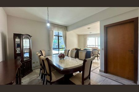 Apartamento à venda com 212m², 4 quartos e 3 vagas Apartamento à venda com 212m², 4 quartos e 3 vagasSala