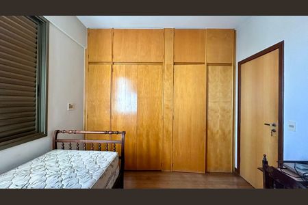 Apartamento à venda com 212m², 4 quartos e 3 vagas Apartamento à venda com 212m², 4 quartos e 3 vagasQuarto