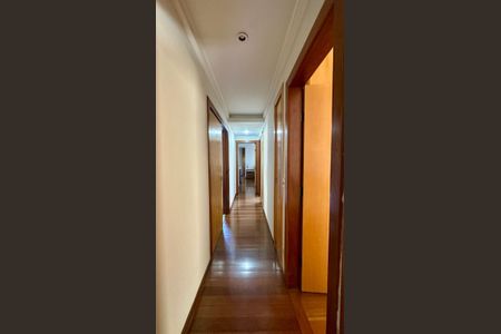Apartamento à venda com 212m², 4 quartos e 3 vagas Apartamento à venda com 212m², 4 quartos e 3 vagasCorredor