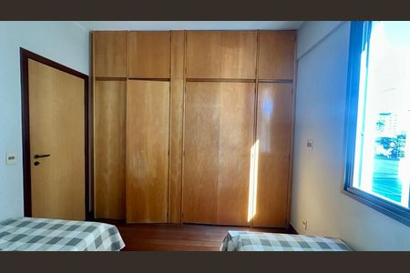Apartamento à venda com 212m², 4 quartos e 3 vagas Apartamento à venda com 212m², 4 quartos e 3 vagasQuarto