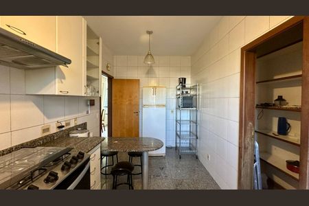 Apartamento à venda com 212m², 4 quartos e 3 vagas Apartamento à venda com 212m², 4 quartos e 3 vagasCozinha