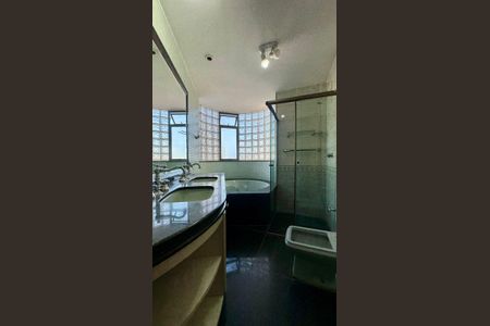 Apartamento à venda com 212m², 4 quartos e 3 vagas Apartamento à venda com 212m², 4 quartos e 3 vagasBanheiro