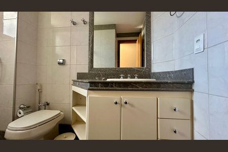 Apartamento à venda com 212m², 4 quartos e 3 vagas Apartamento à venda com 212m², 4 quartos e 3 vagasBanheiro