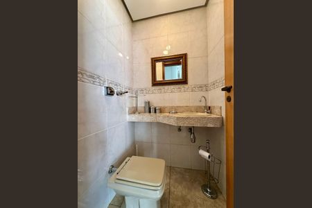 Apartamento à venda com 212m², 4 quartos e 3 vagas Apartamento à venda com 212m², 4 quartos e 3 vagasLavabo