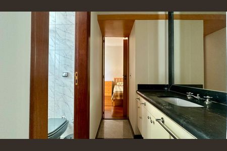 Apartamento à venda com 212m², 4 quartos e 3 vagas Apartamento à venda com 212m², 4 quartos e 3 vagasBanheiro