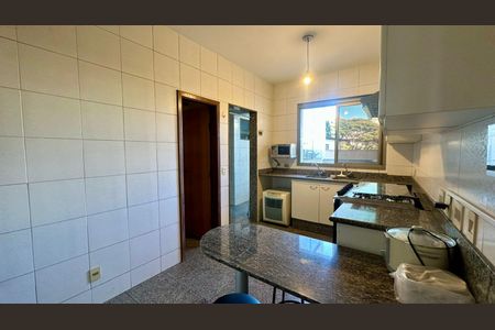 Apartamento à venda com 212m², 4 quartos e 3 vagas Apartamento à venda com 212m², 4 quartos e 3 vagasCozinha