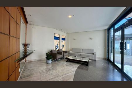 Apartamento à venda com 212m², 4 quartos e 3 vagas Apartamento à venda com 212m², 4 quartos e 3 vagasHall social