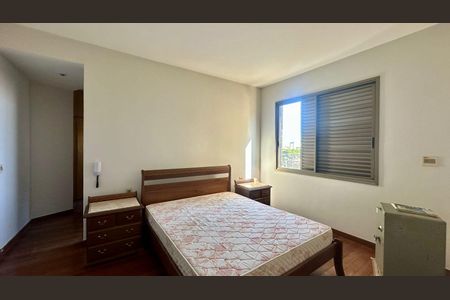 Apartamento à venda com 212m², 4 quartos e 3 vagas Apartamento à venda com 212m², 4 quartos e 3 vagasQuarto