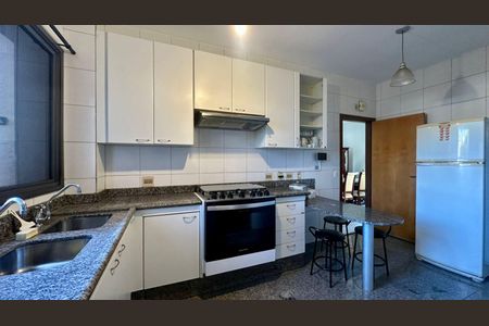 Apartamento à venda com 212m², 4 quartos e 3 vagas Apartamento à venda com 212m², 4 quartos e 3 vagasCozinha