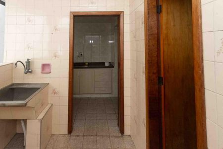 Área de Serviço de casa para alugar com 2 quartos, 250m² em Chácara Mafalda, São Paulo