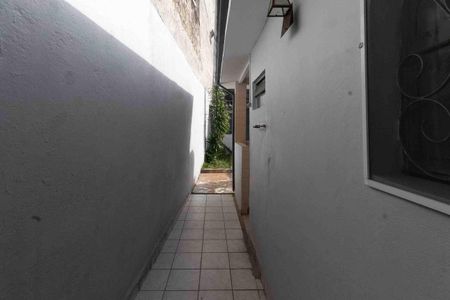 Casa para alugar com 250m², 2 quartos e 2 vagas Casa para alugar com 250m², 2 quartos e 2 vagasCorredor externo