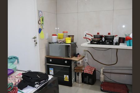 Cozinha de apartamento para alugar com 1 quarto, 32m² em Vila Ivone, São Paulo