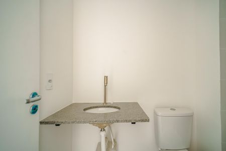 Banheiro de kitnet/studio à venda com 1 quarto, 28m² em Vila Sonia, São Paulo